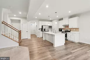 484 Bridgepoint Dr, Fredericksburg, VA 22405 - Photo 4