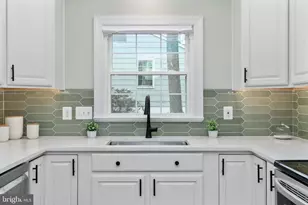 8 Patrick Henry St, Fredericksburg, VA 22405 - Photo 12