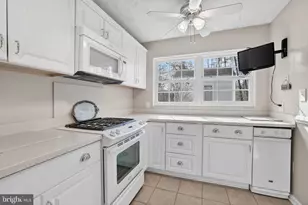 100 Heritage Commons Dr, Fredericksburg, VA 22405 - Photo 8