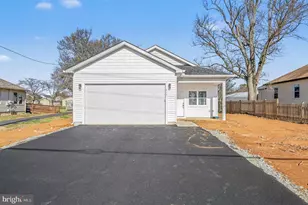 277 White Oak Rd, Fredericksburg, VA 22405 - Photo 2