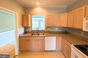 27 Hanover Ct, Fredericksburg, VA 22406 - Photo 30