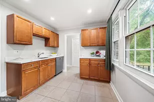 1127 James Madison Cir, Fredericksburg, VA 22405 - Photo 12