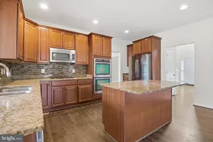 950 Grouse Pointe Dr, Stafford, VA 22556 - Photo 2