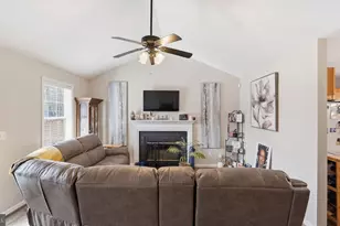 145 Holly Dr, Stafford, VA 22556 - Photo 4