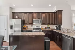 527 View Point Way, Fredericksburg, VA 22405 - Photo 2