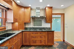 910 Carol Ln, Fredericksburg, VA 22405 - Photo 16