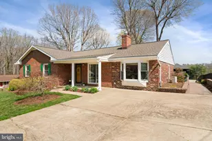 910 Carol Ln, Fredericksburg, VA 22405 - Photo 4