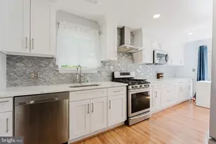 302 Kings Crest Dr, Stafford, VA 22554 - Photo 2