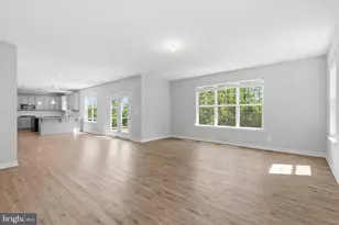 60 Legacy Ln, Fredericksburg, VA 22406 - Photo 2