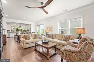19 Point Bluff St, Fredericksburg, VA 22406 - Photo 4