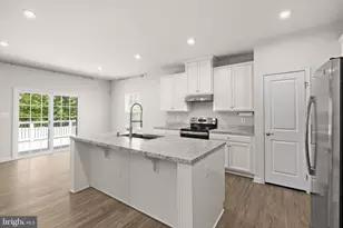 124 Brooke Village Dr, Fredericksburg, VA 22405 - Photo 4