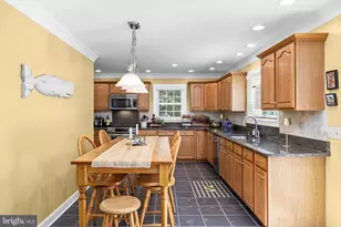 10 N Pointe Dr, Fredericksburg, VA 22405 - Photo 12