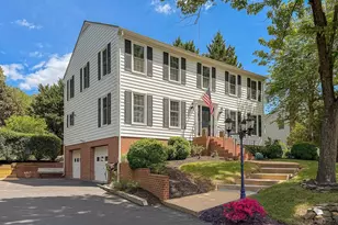 10 N Pointe Dr, Fredericksburg, VA 22405 - Photo 2