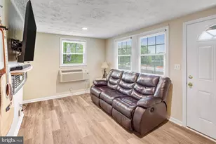 1047 Lakeview Dr, Stafford, VA 22556 - Photo 4
