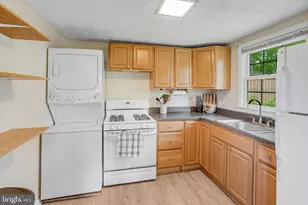 1047 Lakeview Dr, Stafford, VA 22556 - Photo 8