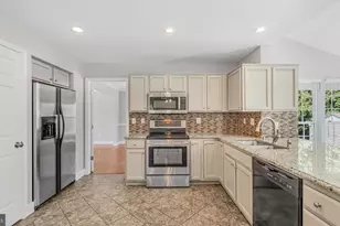 153 Basalt Dr, Fredericksburg, VA 22406 - Photo 4