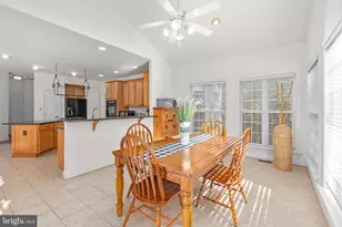 425 Gentle Breeze Cir, Fredericksburg, VA 22406 - Photo 14