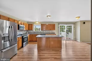 33 Wild Rose Dr, Fredericksburg, VA 22406 - Photo 2