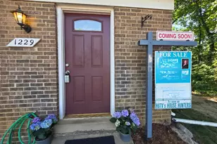 1229 Thomas Jefferson Pl, Fredericksburg, VA 22405 - Photo 2
