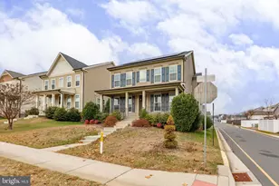 930 Forsythia Ln, Stafford, VA 22554 - Photo 2