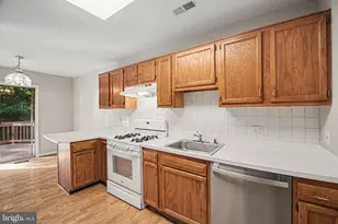 404 Kings Crest Dr, Stafford, VA 22554 - Photo 6