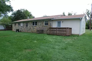 111 Walnut Dr, Fredericksburg, VA 22405 - Photo 2