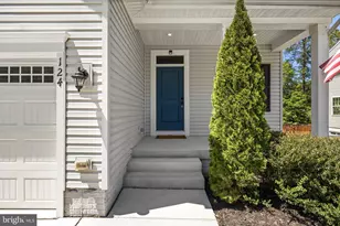 124 Brooke Village Dr, Fredericksburg, VA 22405 - Photo 2