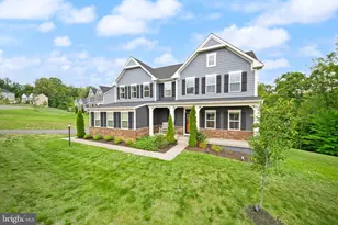 207 Southern View Dr, Fredericksburg, VA 22405 - Photo 2