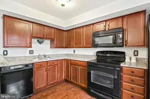 302 Ridgecrest Ct, Stafford, VA 22554 - Photo 2