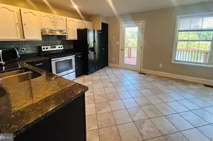 400 Munsons Hill Ct, Stafford, VA 22554 - Photo 6