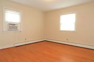 300 Claiborne Ave, Fredericksburg, VA 22405 - Photo 12