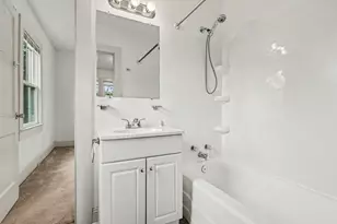 302 E Chatham St, Fredericksburg, VA 22405 - Photo 12