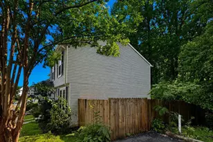 207 Essex St, Stafford, VA 22554 - Photo 2