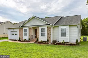 205 Old Landing Ct, Fredericksburg, VA 22405 - Photo 2