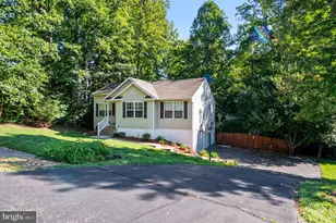 3 Palm Dr, Fredericksburg, VA 22405 - Photo 2