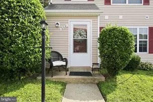 208 Heritage Commons Dr, Fredericksburg, VA 22405 - Photo 2