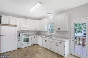 302 Barrie Pl, Fredericksburg, VA 22405 - Photo 16