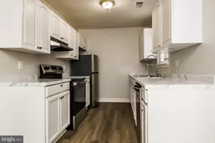1227 Thomas Jefferson Pl, Fredericksburg, VA 22405 - Photo 2