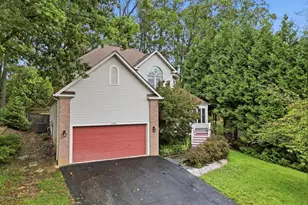 2178 Harpoon Dr, Stafford, VA 22554 - Photo 2