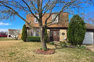 913 Spring Garden Ln, Virginia Beach, VA 23452 - Photo 2