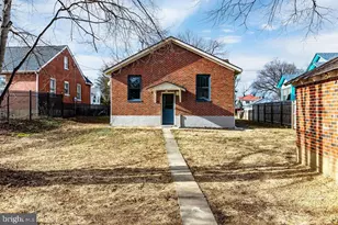 672 Sherwood Ave, Waynesboro, VA 22980 - Photo 16