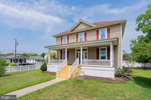 409 8th St, Waynesboro, VA 22980 - Photo 1