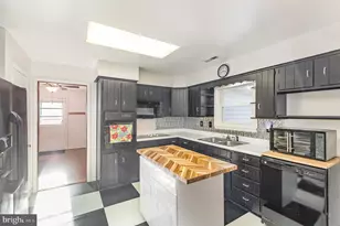 219 Cedar Ln, Colonial Beach, VA 22443 - Photo 10