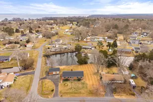 186 E Potomac Dr, Colonial Beach, VA 22443 - Photo 2