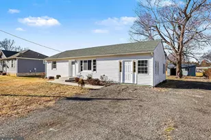 187 Brooks Dr, Colonial Beach, VA 22443 - Photo 1