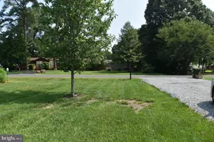 305 Cedar Ln, Colonial Beach, VA 22443 - Photo 4