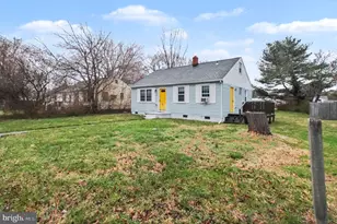 217 Locust Ave, Colonial Beach, VA 22443 - Photo 2