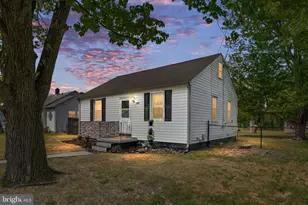 305 Locust Ave, Colonial Beach, VA 22443 - Photo 2