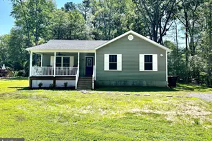 346 Brooks Dr, Colonial Beach, VA 22443 - Photo 2