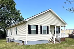 500 Lincoln Ave, Colonial Beach, VA 22443 - Photo 2